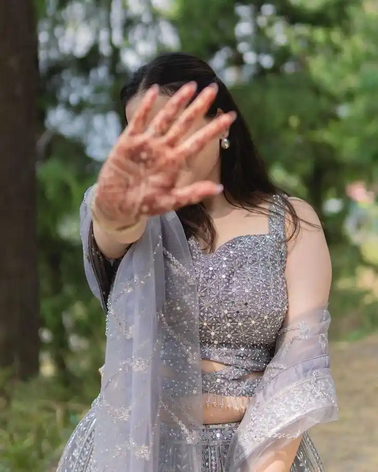 cute real girl pic