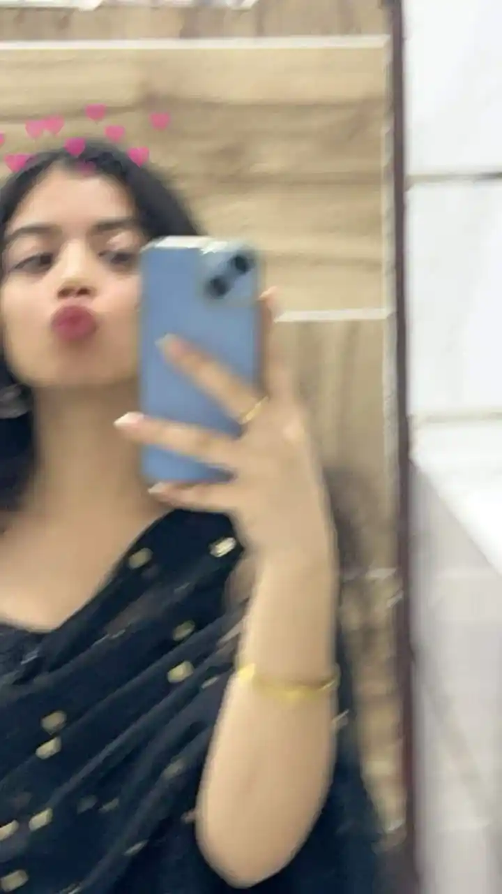 girl pic alone