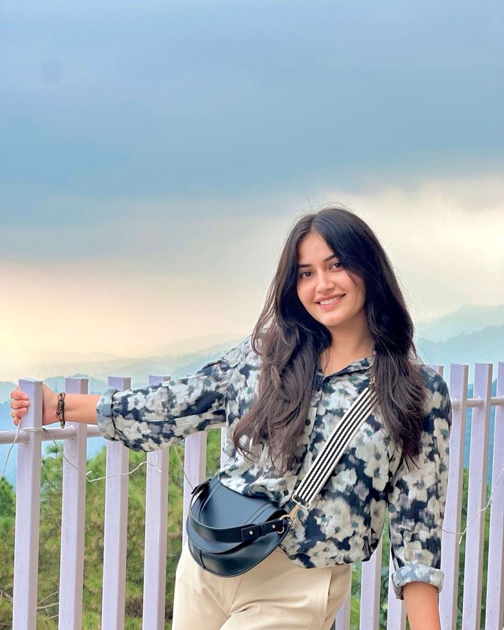 Cute Attitude Girl Profile Pictures