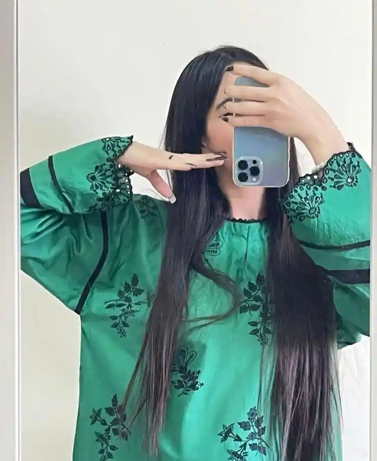 aesthetic girl dp mirror selfie 5