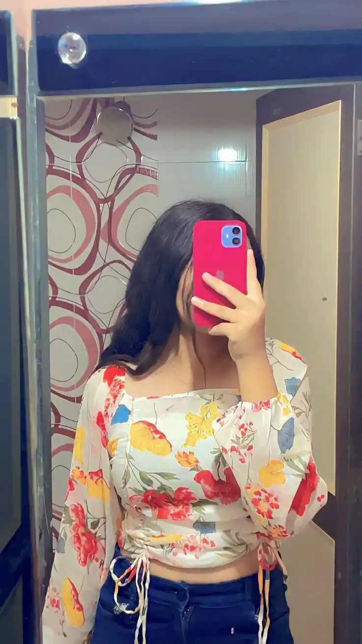 dpz stylish mirror selfie dp 44