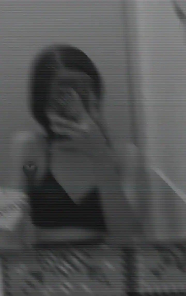 girl face blur photo