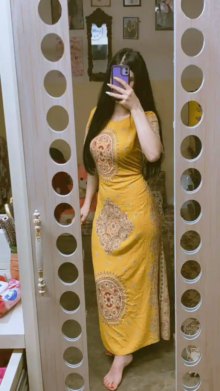 girl poses stylish mirror selfie dp 40