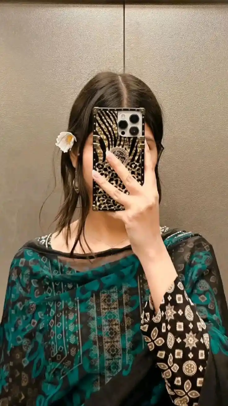 mirror selfie dp girl attitude 47