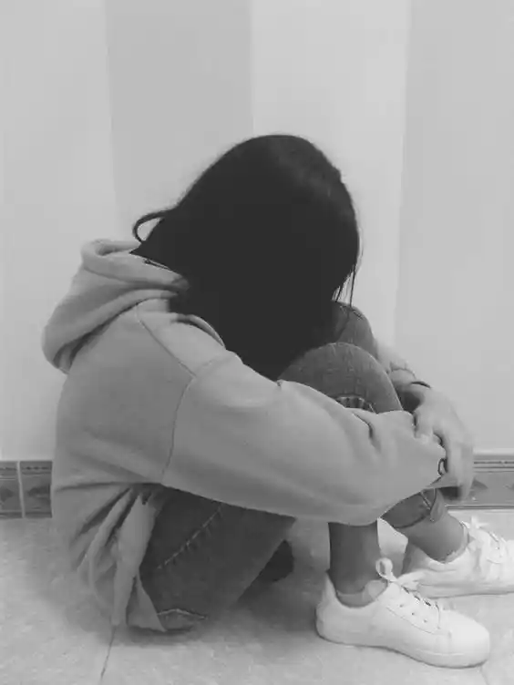 sad girl dp alone