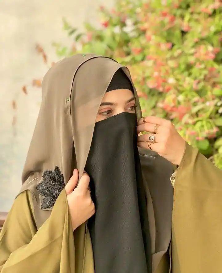 stylish hijab girl dp for instagram 24